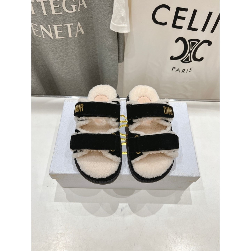 ch**an D*or sandals